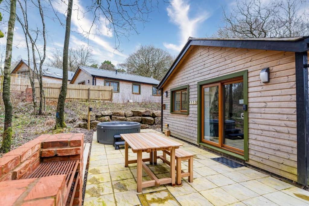 Padley; Woodland Lodge With Hot Tub For 2-4 In The Staffordshire Moorlands Oakamoor Esterno foto