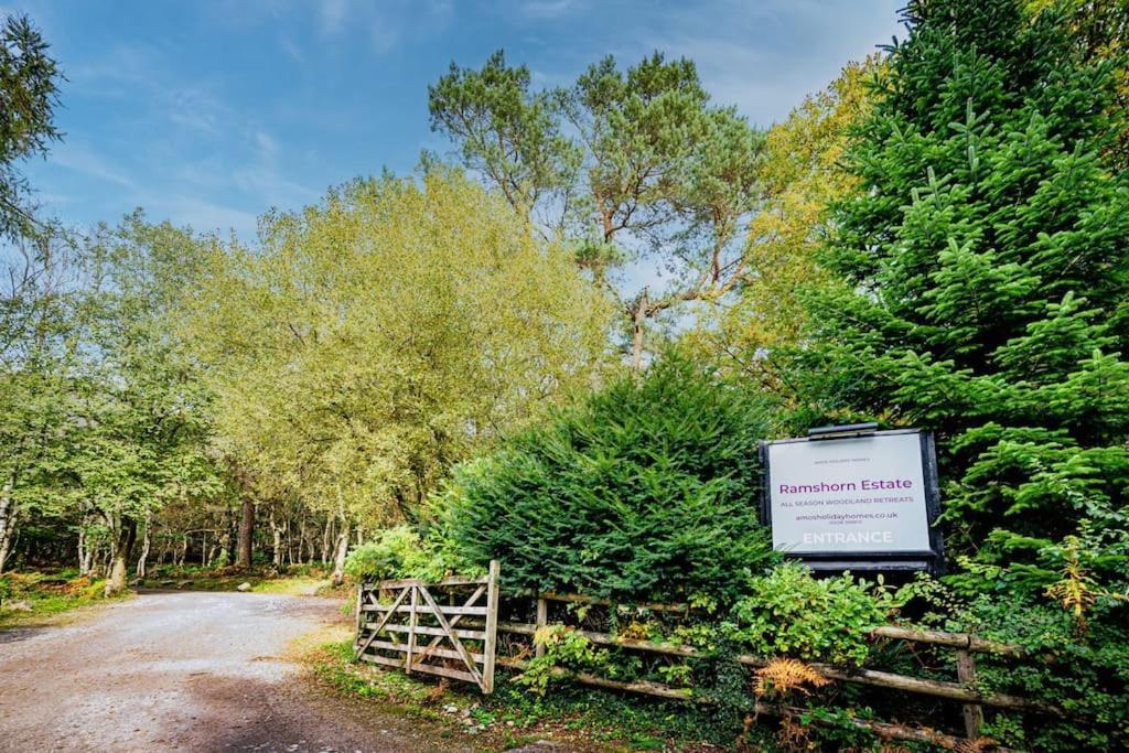 Padley; Woodland Lodge With Hot Tub For 2-4 In The Staffordshire Moorlands Oakamoor Esterno foto