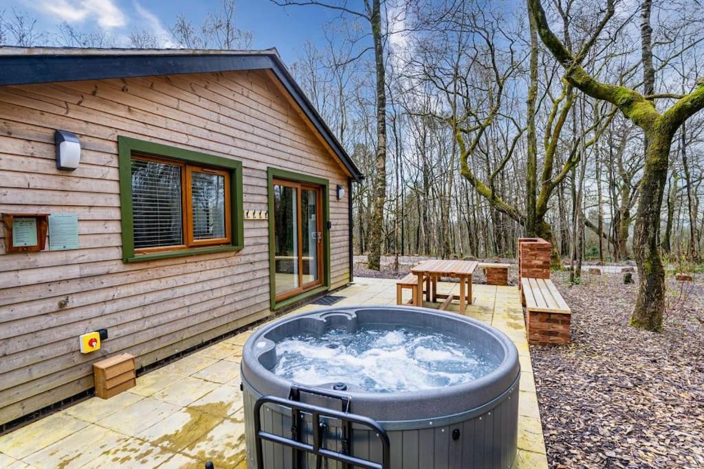 Padley; Woodland Lodge With Hot Tub For 2-4 In The Staffordshire Moorlands Oakamoor Esterno foto